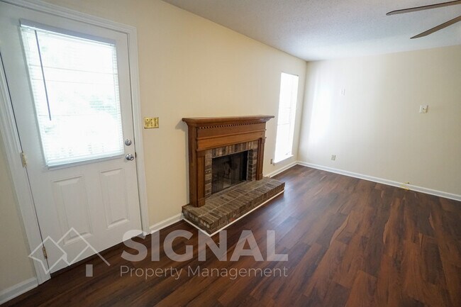 Foto del edificio - 395 Jamestown Manor Drive