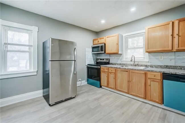 Building Photo - 311 Linden St