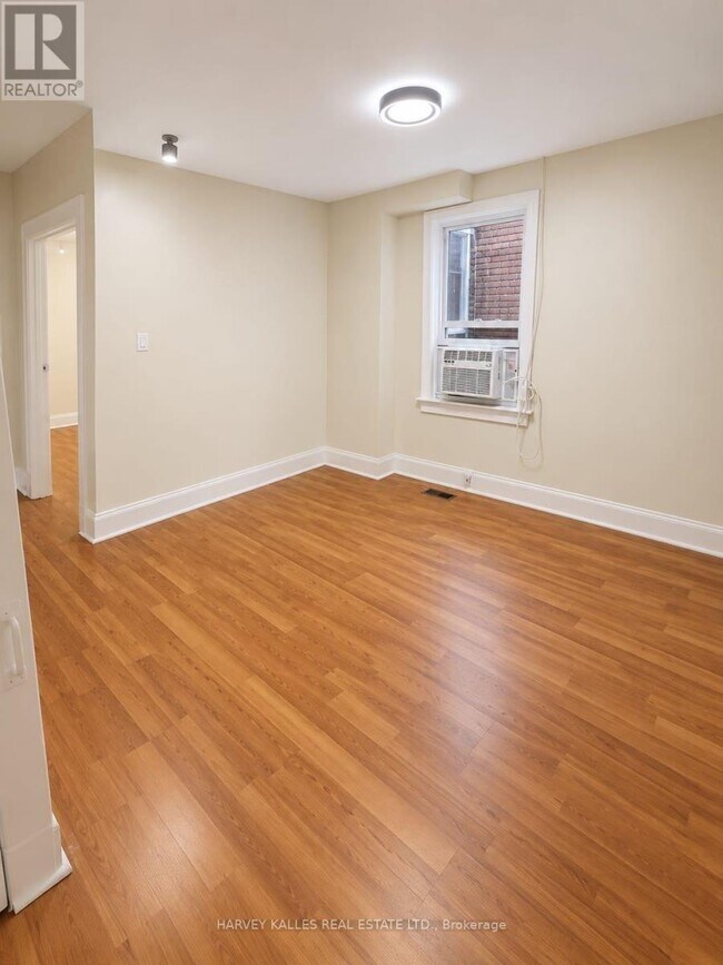 Photo du bâtiment - 1355 Danforth Ave