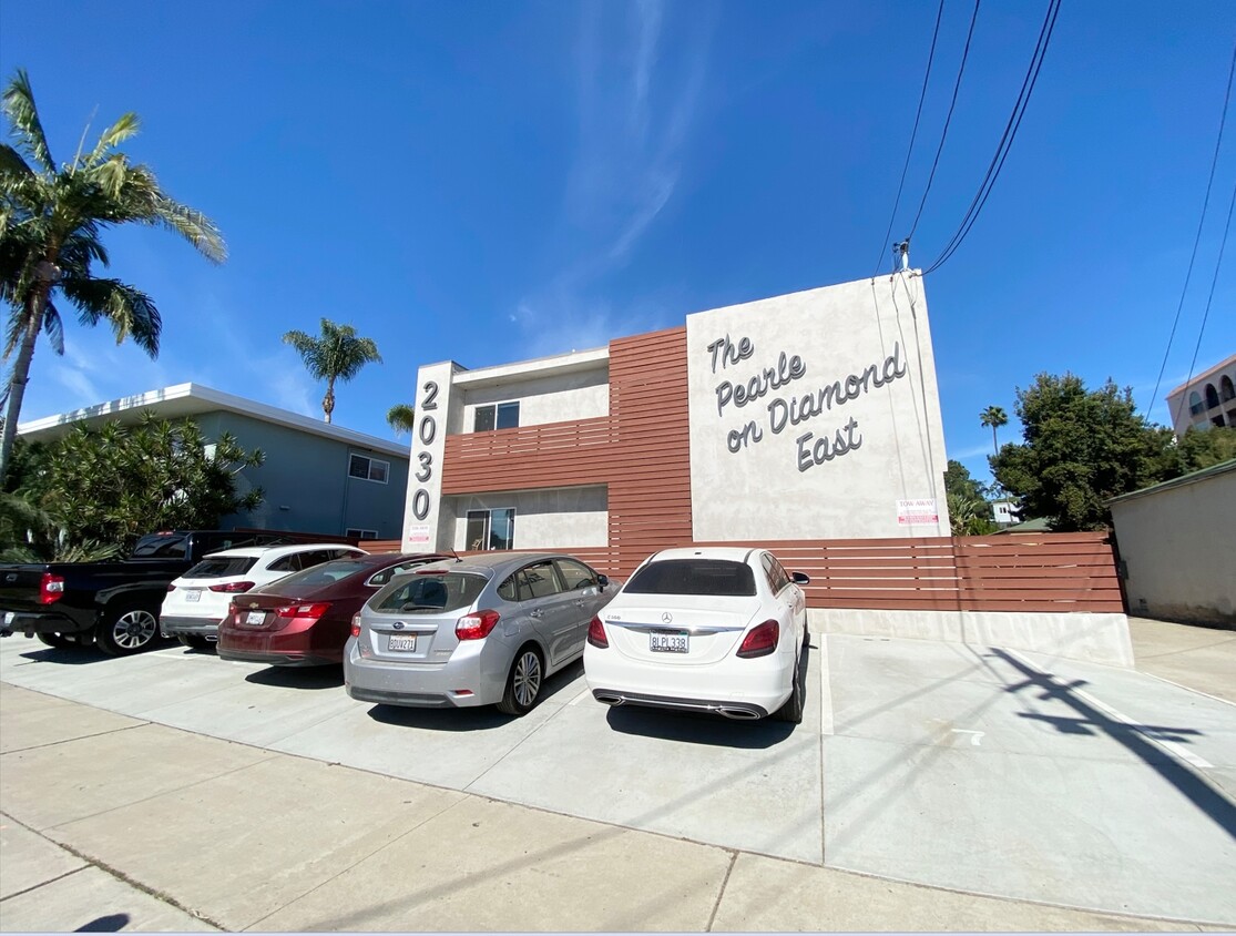 Building Photo - Diamond Park Apartments