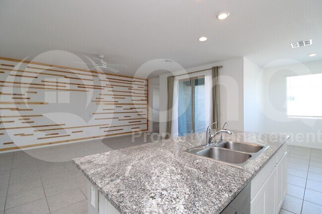 Foto del edificio - 11260 E Unger Ave