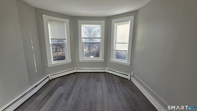 Building Photo - 499 Zion St