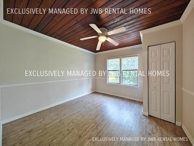 Building Photo - 2814 Davell Rd