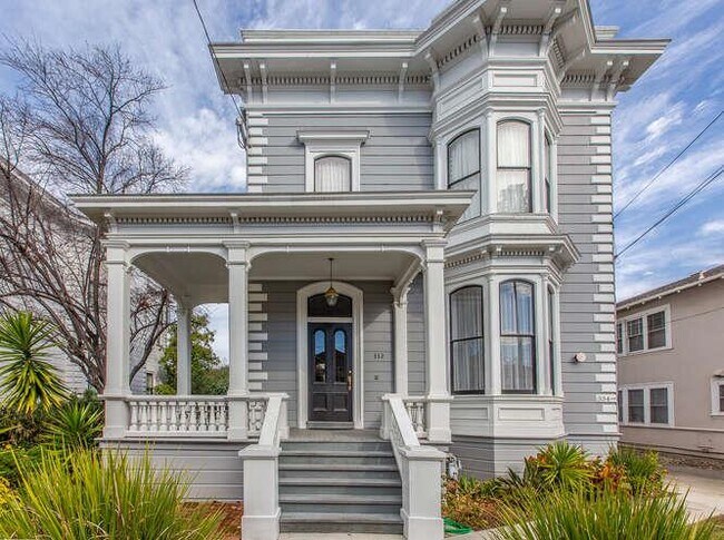 Building Photo - 332 N 3rd St