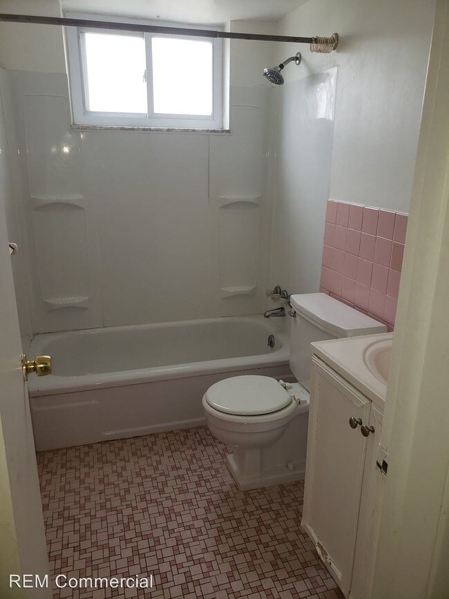 Foto del edificio - 4541 E 104th St