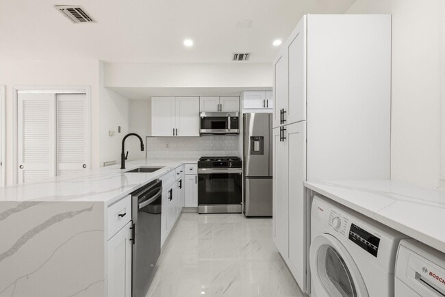 Building Photo - 312 Washington St