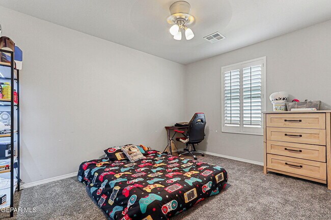Building Photo - 3945 Desert Dunes Dr