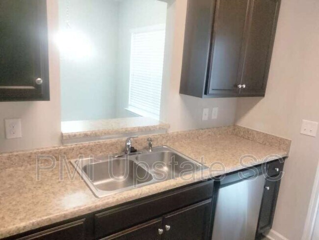 Foto del edificio - 103 Moorlyn Ln