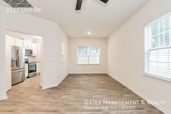 Building Photo - 2117 Lily Dr