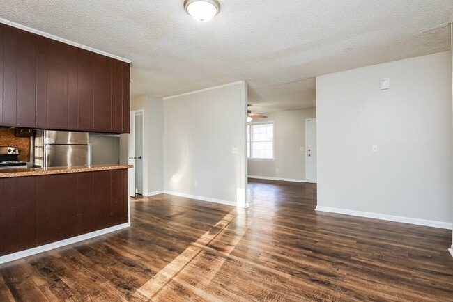 Foto del edificio - 111 Cornell Dr