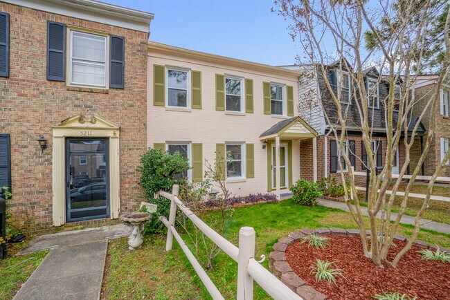 Foto del edificio - 5213 Clover Hill Dr