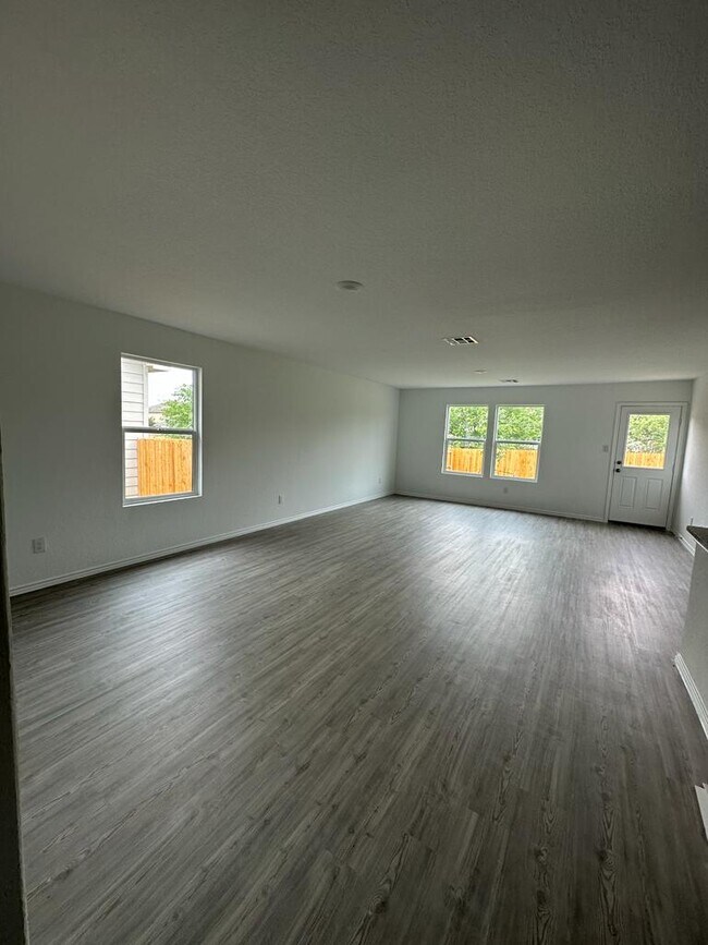 Foto del edificio - 9506 Strand Ct