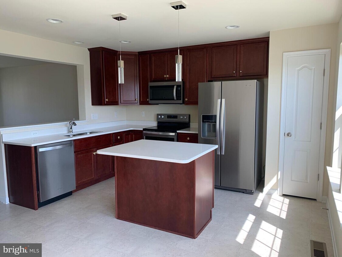 456 Rumbling Rock Rd, Hedgesville, WV 25427 Townhouse for Rent in