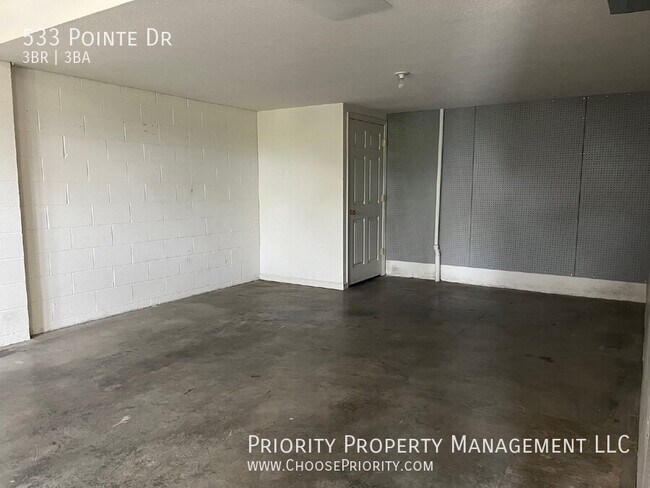 Foto del edificio - 533 Pointe Dr