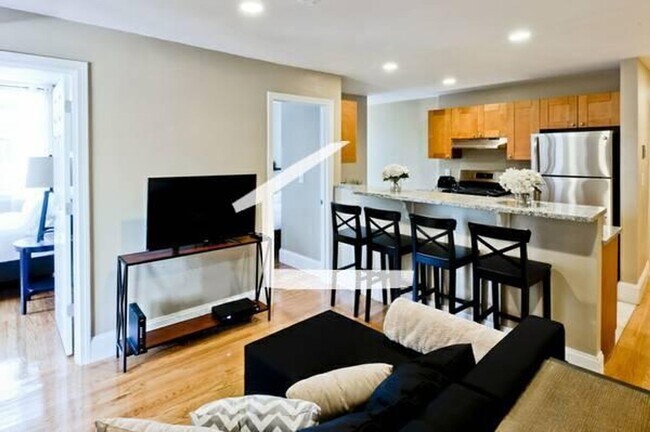 Foto del edificio - HOT BROOKLINE LISTING!!!!!