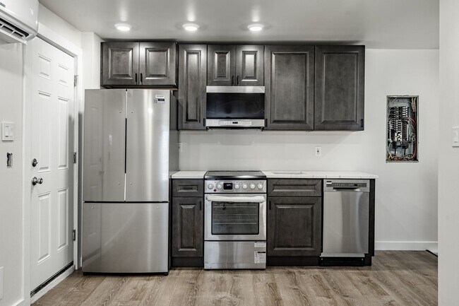 Foto del edificio - 324-326 Darby Rd-3R