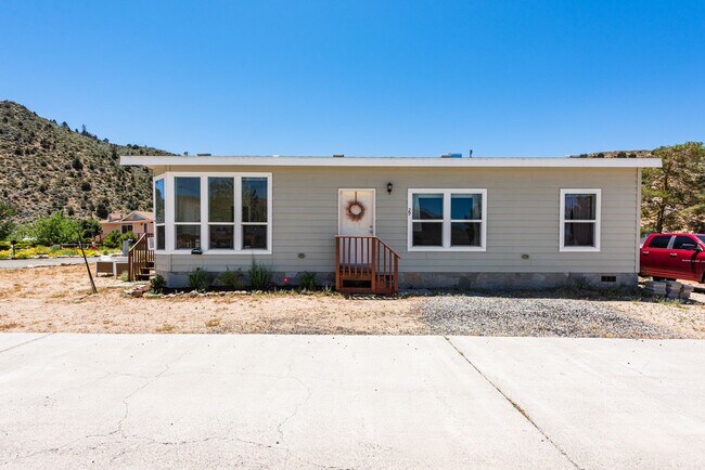 Building Photo - Cozy Upgraded Home w/ Panoramic Mountain V...
