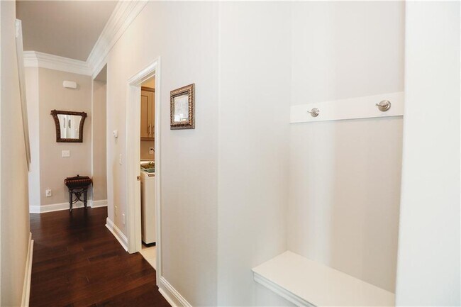 Building Photo - 2803 W Amour Dr
