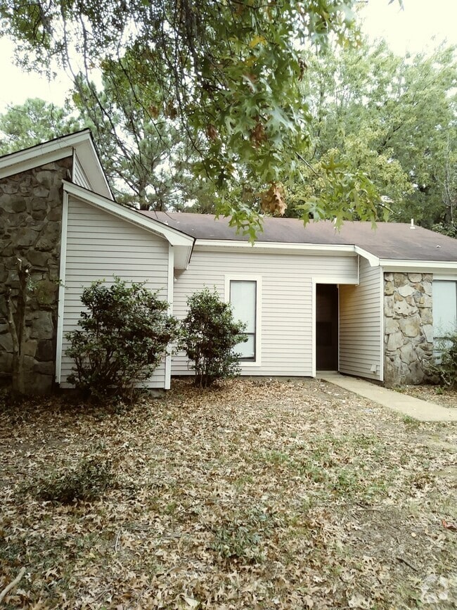 Building Photo - 5640 Pathway Cir