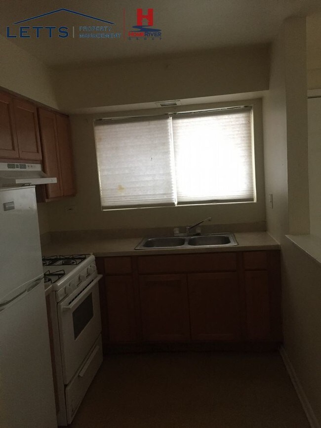 Building Photo - 17 N Hillside Ave