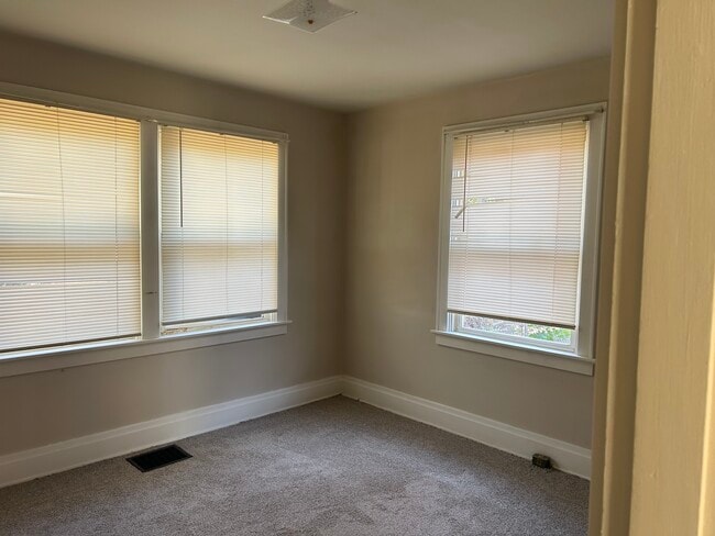 Sala de estar - 170 Ward Ave