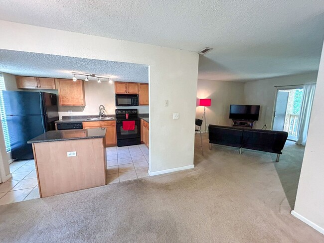 Building Photo - Creeks Edge #269