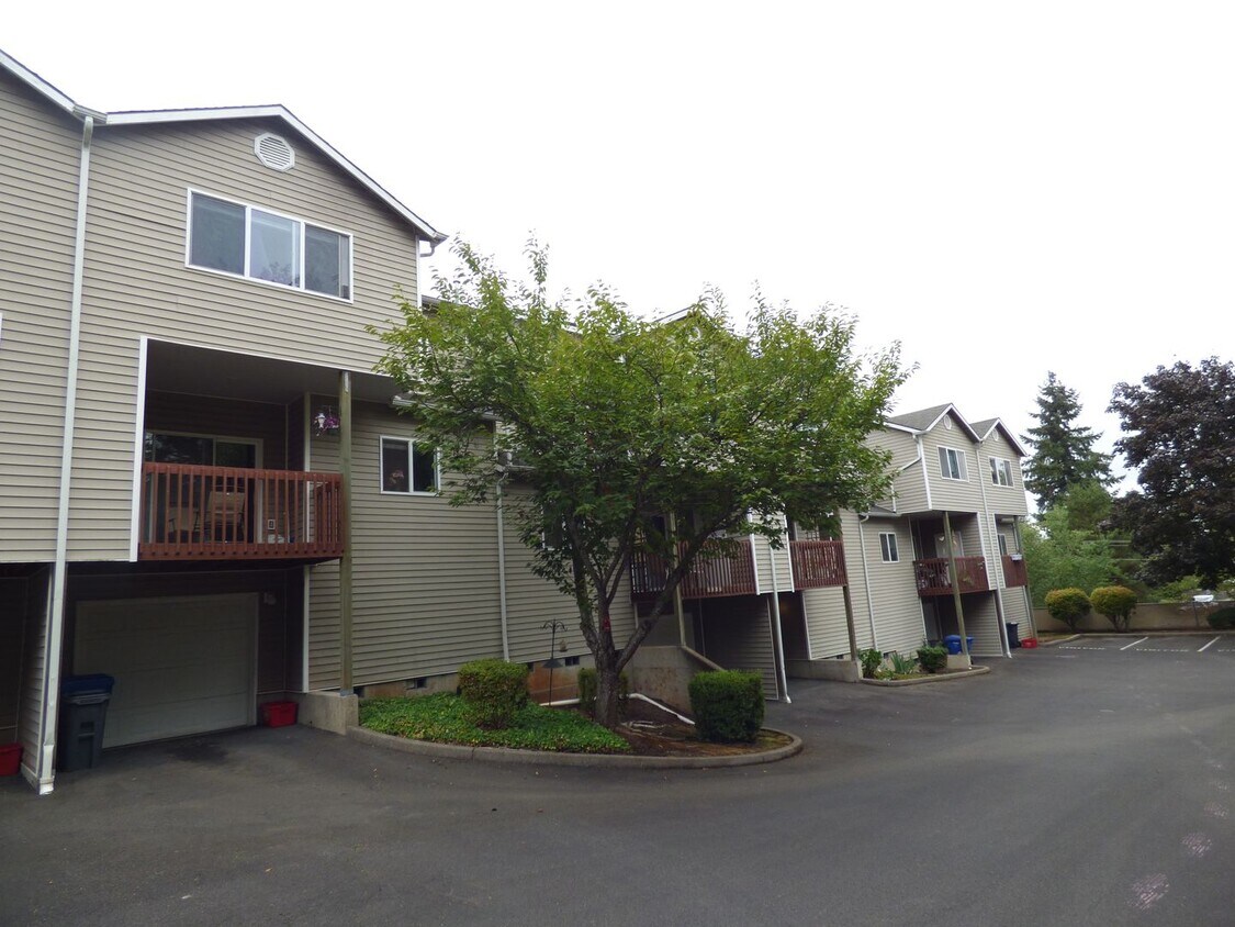 Foto del edificio - 2 bed 2.5 bath townhome in South Salem