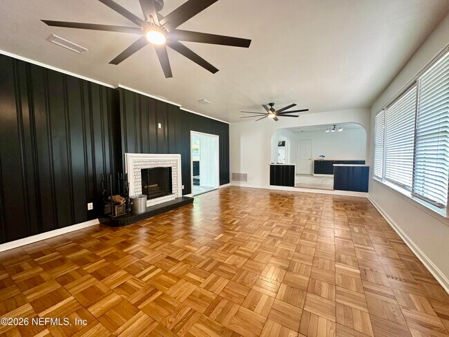Building Photo - 5951 Clifton Ave