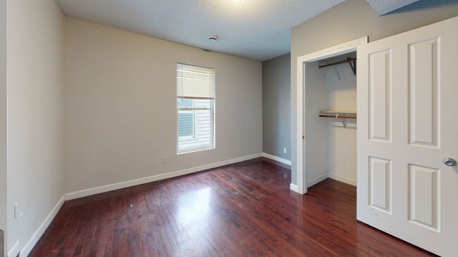 Building Photo - 520 12th Ave SE