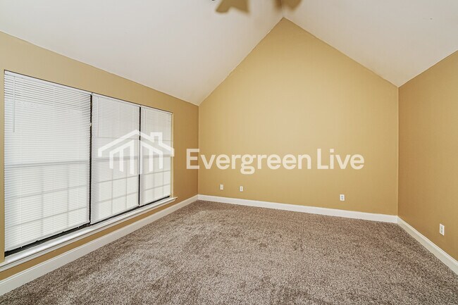 Foto del edificio - 548 Woodhill Cove Dr