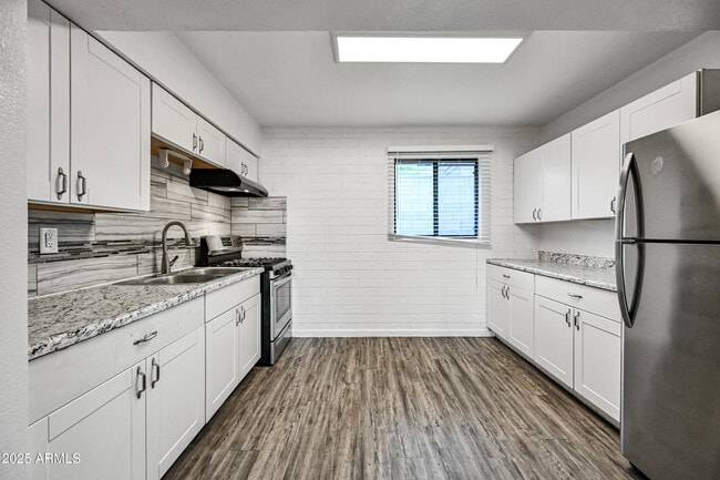 Foto del edificio - 1744 W Glendale Ave