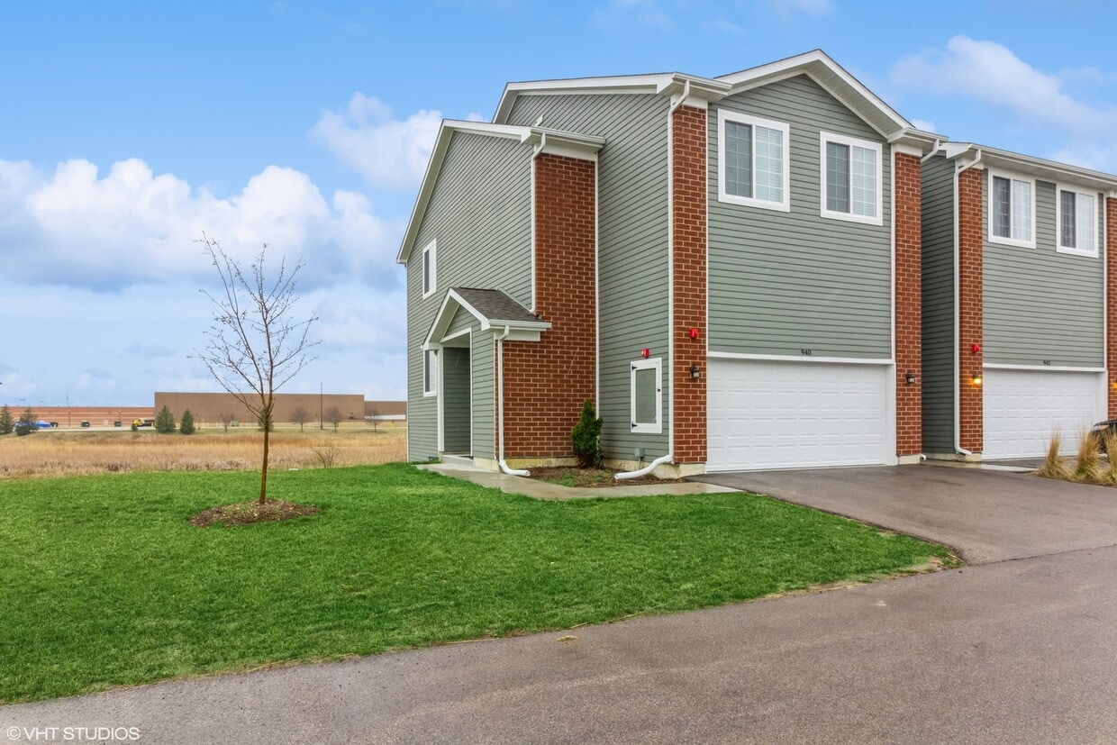 940 Gillespie Ln, Yorkville, IL 60560 Townhome Rentals in Yorkville