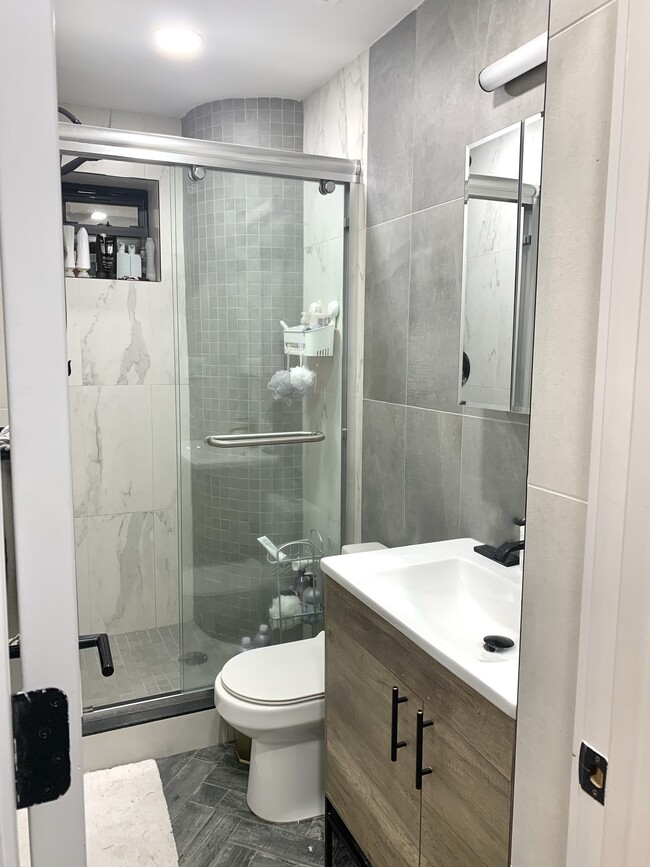 Foto del edificio - 554 E 191st St