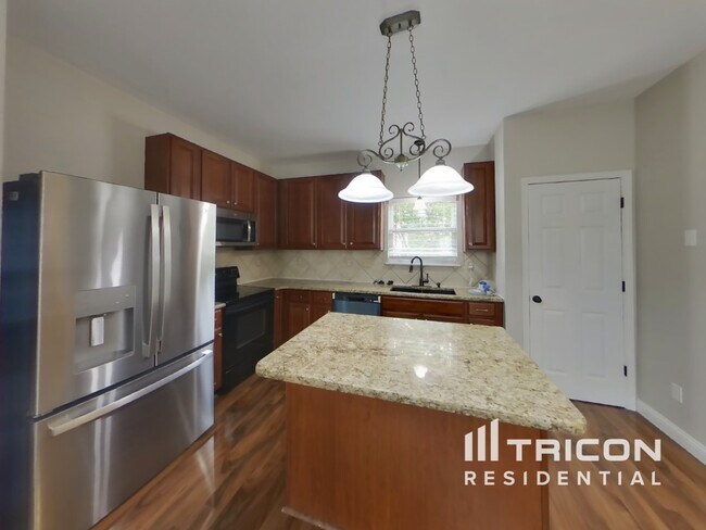 Building Photo - 621 Summer Stone Dr