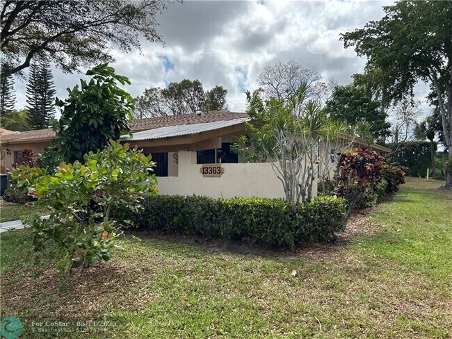 Foto del edificio - 13363 Pineapple Palm Ct