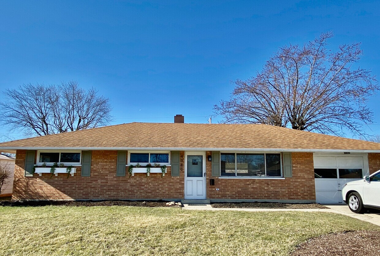 Primary Photo - 4380 Kitridge Rd