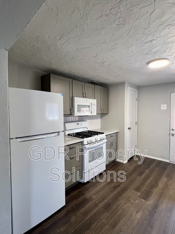 Building Photo - 1717 Griegos Rd NW