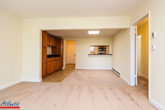 Foto del edificio - Farm Hill Condo | Desirable Location