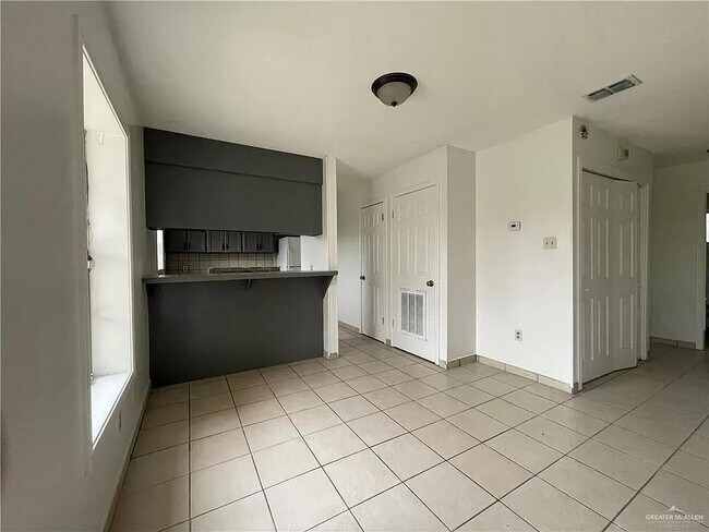 Foto del edificio - 5021-6 Auburn