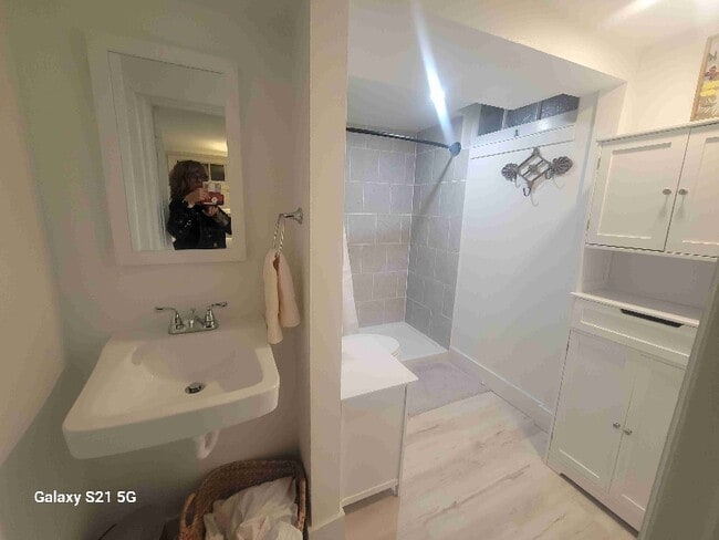 Building Photo - 112 W 9th St