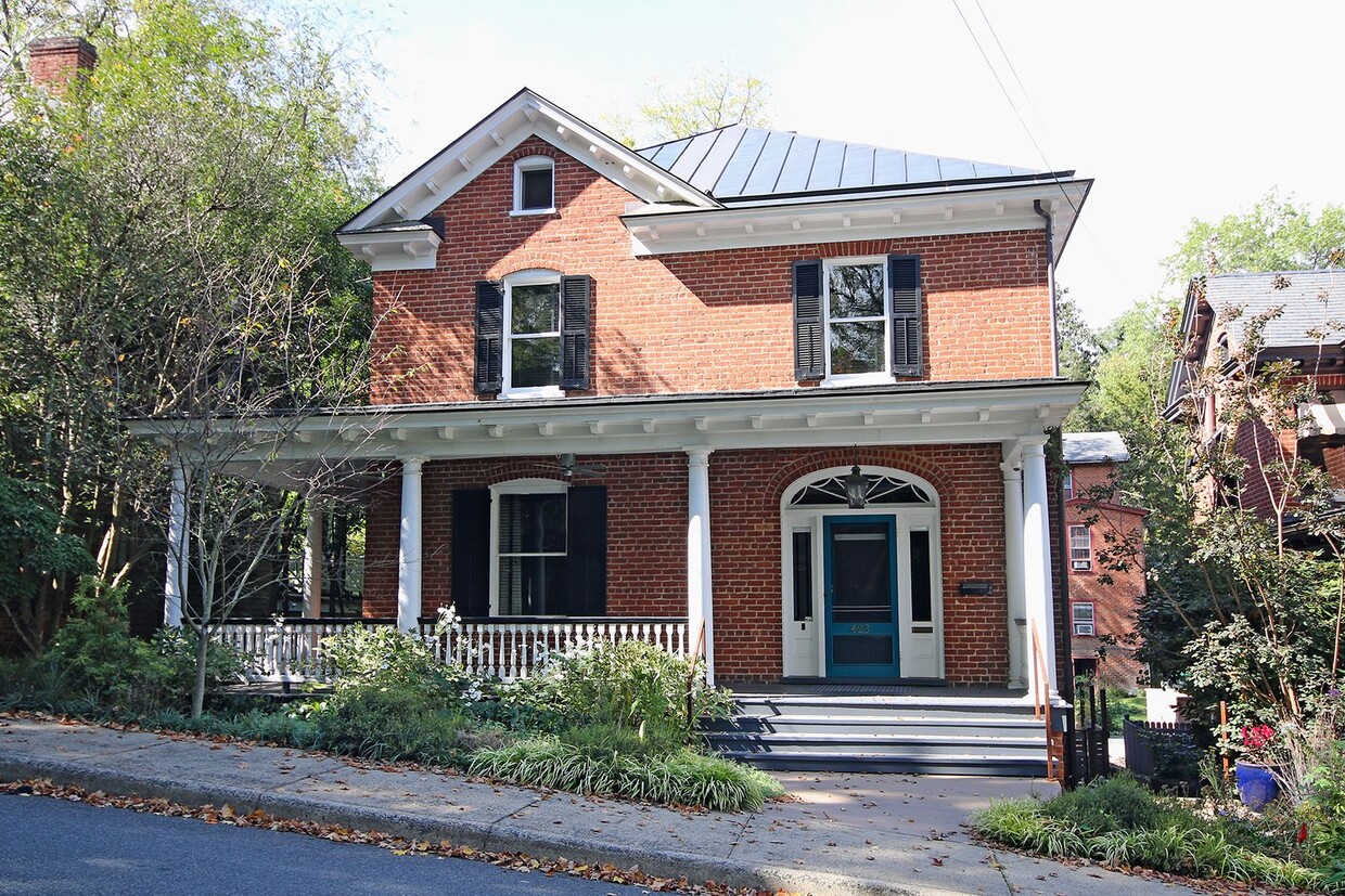 North Downtown Residence with Modern Updates and Prime Location - Historic North Downtown Residence with Modern Updates and Prime Location