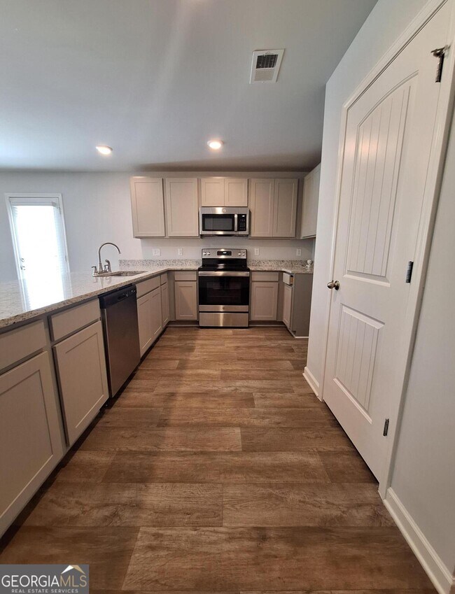 Building Photo - 302 Cody Dr