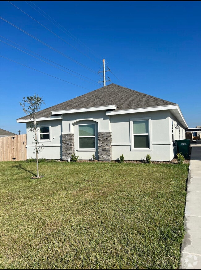 Building Photo - 5106 N Winona Dr