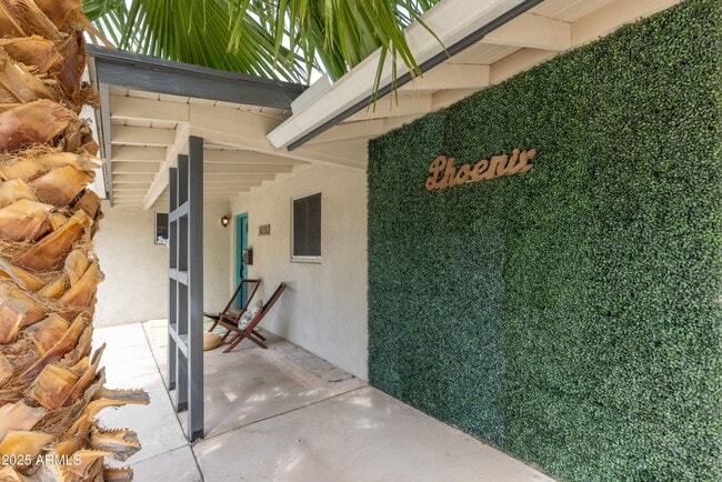 Building Photo - 4030 E Catalina Dr