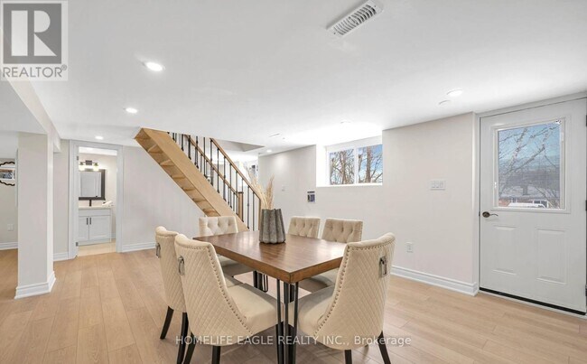 Photo du bâtiment - 244 Simcoe Rd