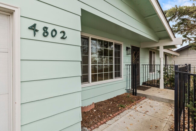 Building Photo - 4802 Sturdivant Ave