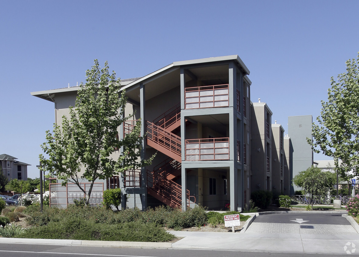 Building Photo - Eleanor Roosevelt Circle Apartments