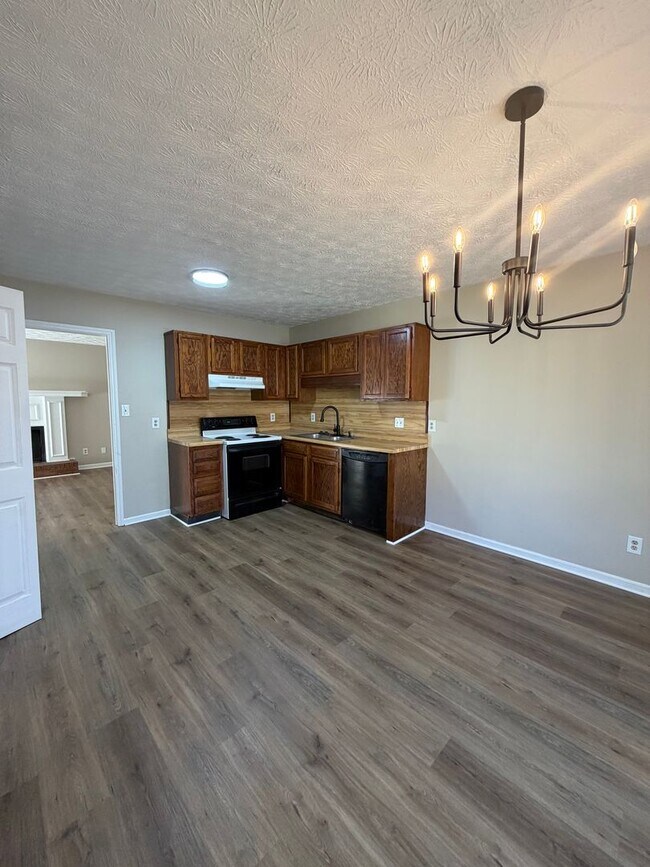 Building Photo - 5096-5098 Farm Valley Dr