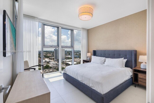 Foto del edificio - 6899 Collins Ave