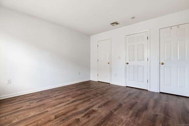 Building Photo - 48 Strawberry Hill Ave